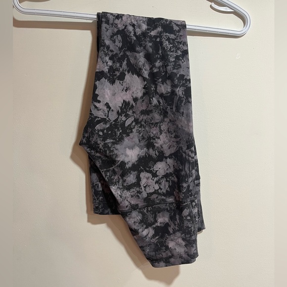 Lululemon Align Crop Floral Illusion Ice Grey Multi sz 4 - Picture 8 of 12